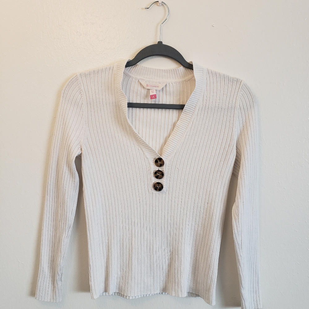White long sleeve t shirt